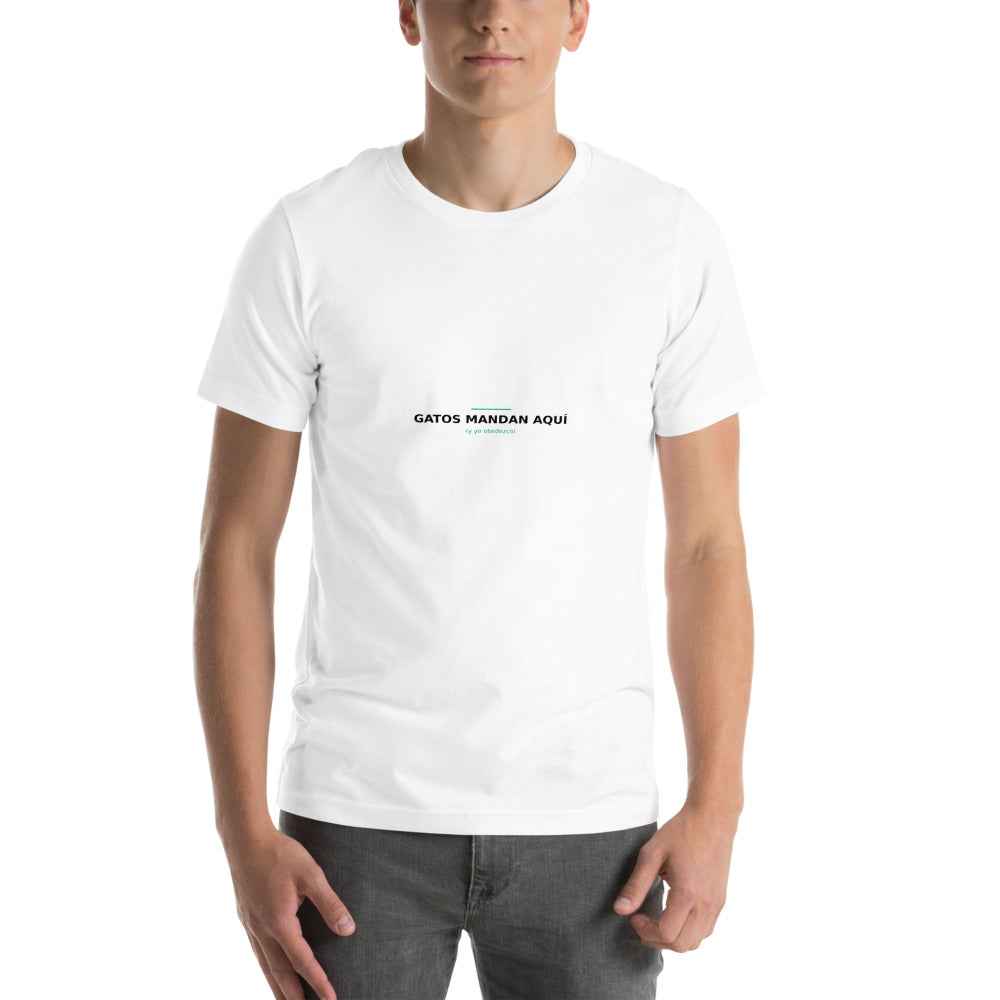 Camiseta lifestyle con diseño impreso — vista frontal